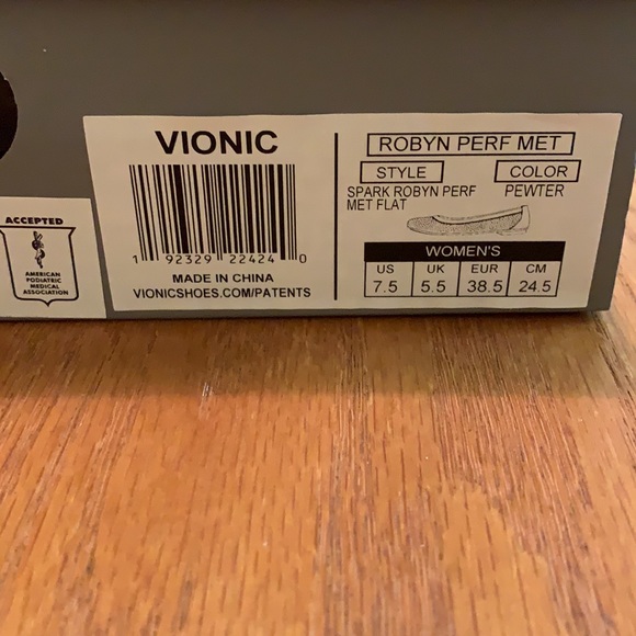 LIKE NEW In Box Vionic Pewter Robyn Style Flats - Picture 16 of 16